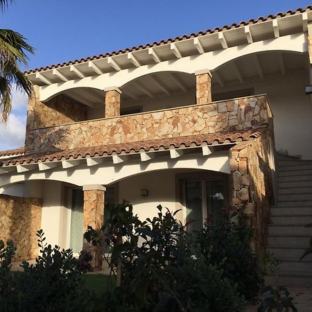 Residence Elegance Ville Ed Appartamenti A Porto Pino Bagian luar foto