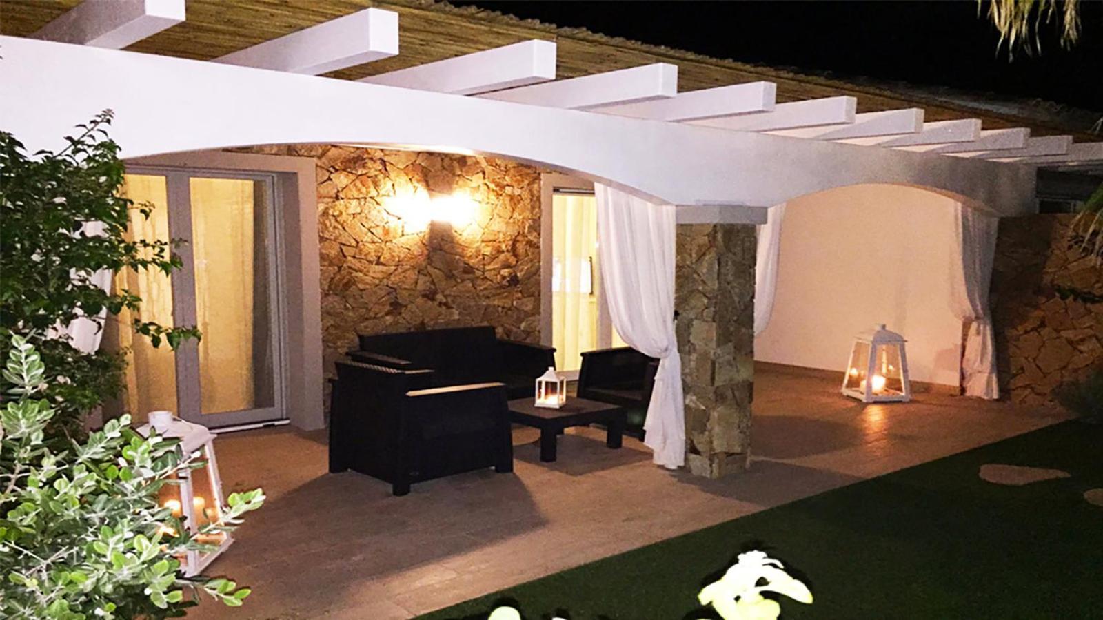 Residence Elegance Ville Ed Appartamenti A Porto Pino Bagian luar foto