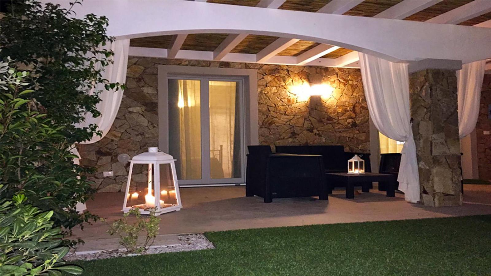 Residence Elegance Ville Ed Appartamenti A Porto Pino Bagian luar foto