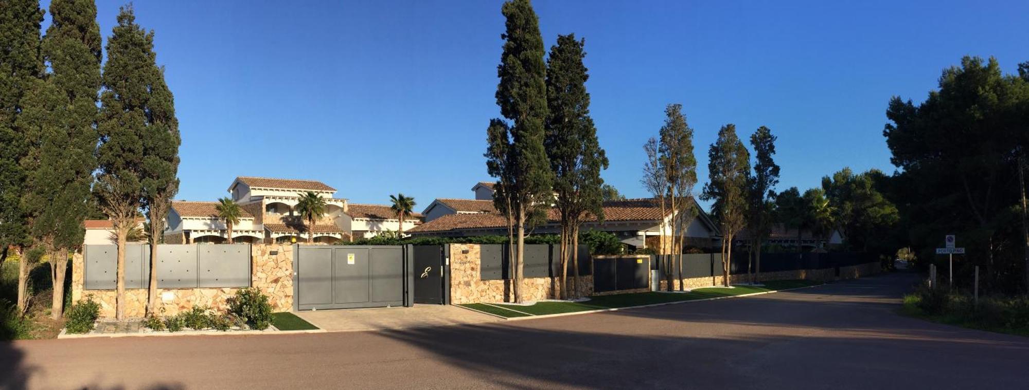 Residence Elegance Ville Ed Appartamenti A Porto Pino Bagian luar foto