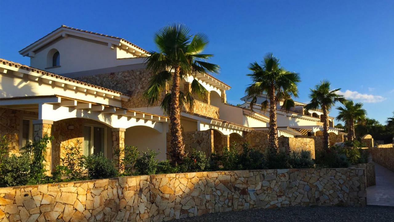 Residence Elegance Ville Ed Appartamenti A Porto Pino Bagian luar foto