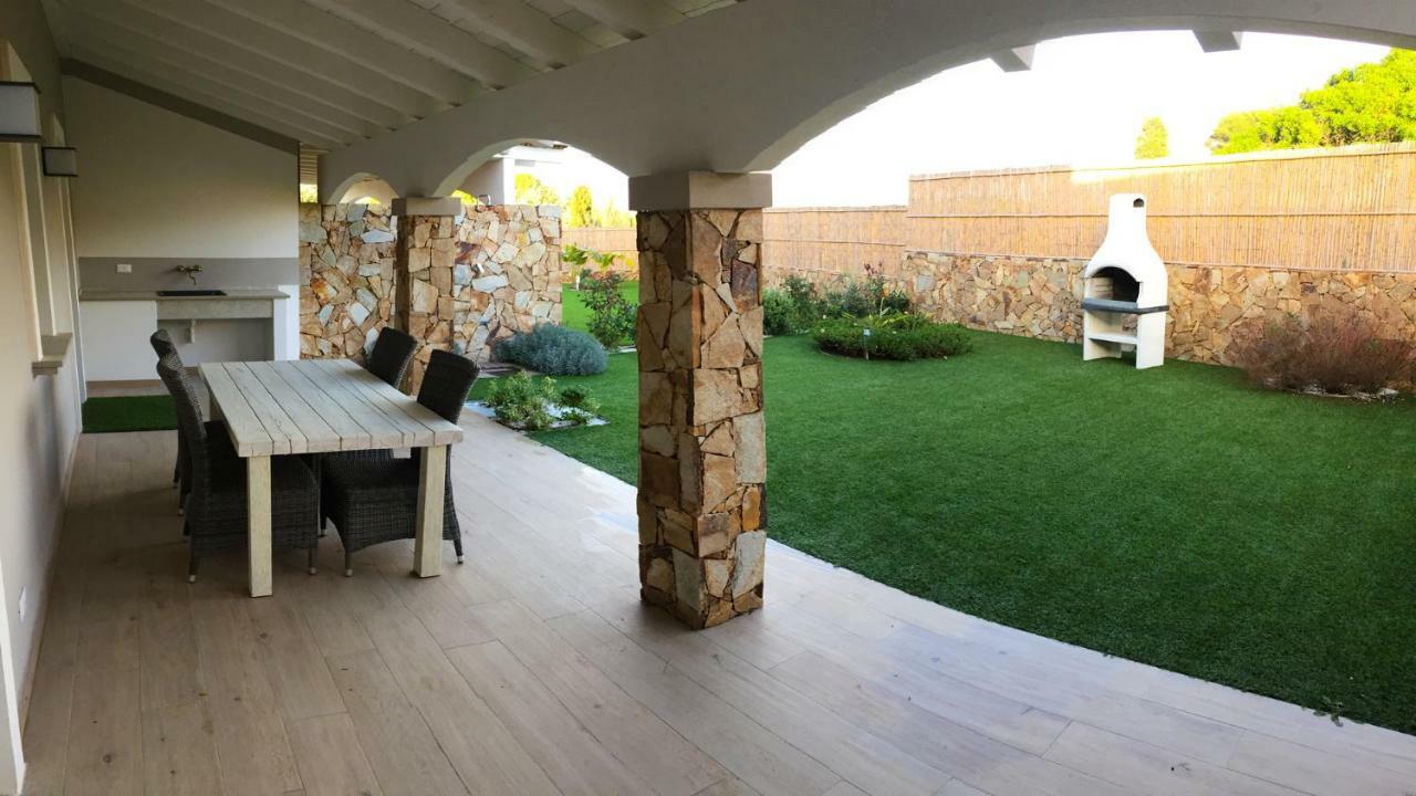 Residence Elegance Ville Ed Appartamenti A Porto Pino Bagian luar foto