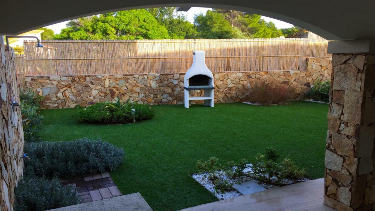 Residence Elegance Ville Ed Appartamenti A Porto Pino Bagian luar foto