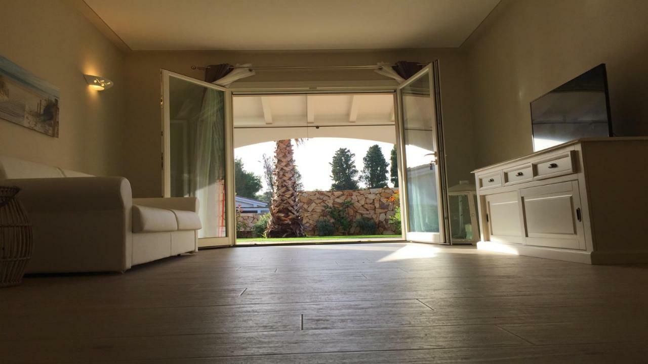 Residence Elegance Ville Ed Appartamenti A Porto Pino Bagian luar foto
