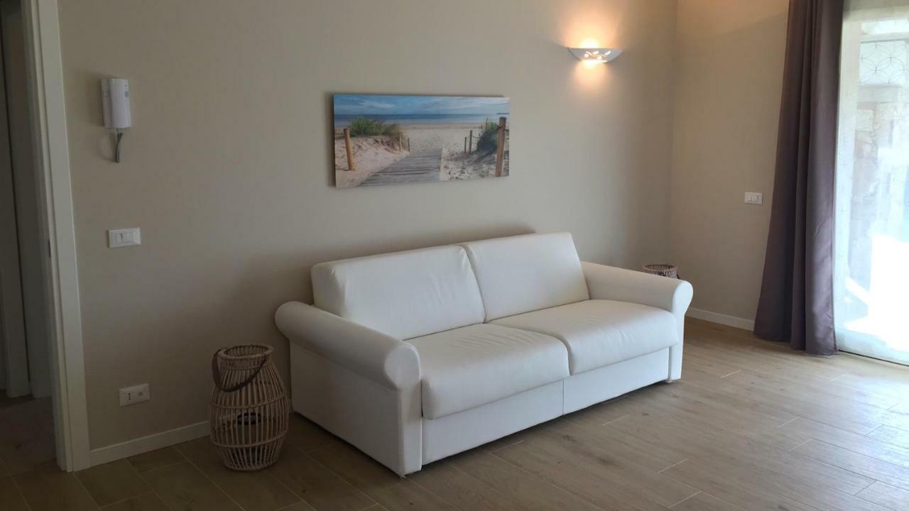 Residence Elegance Ville Ed Appartamenti A Porto Pino Bagian luar foto