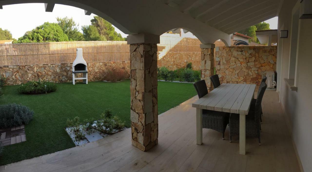 Residence Elegance Ville Ed Appartamenti A Porto Pino Bagian luar foto