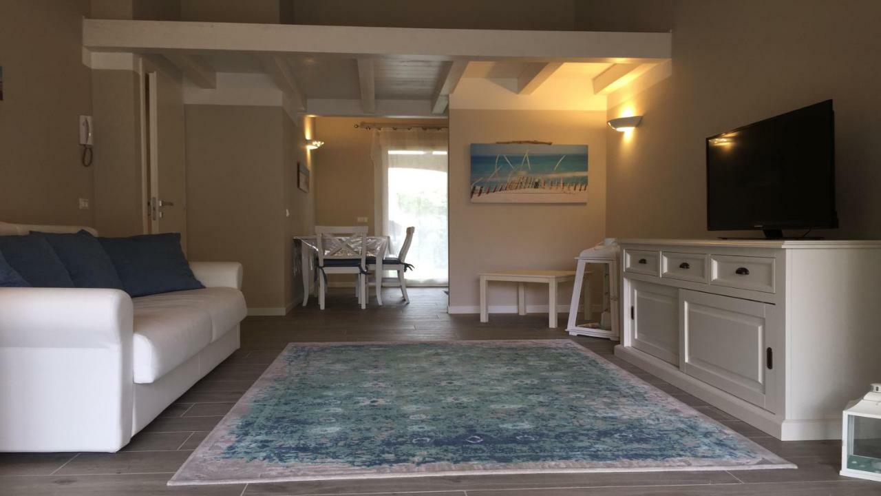 Residence Elegance Ville Ed Appartamenti A Porto Pino Bagian luar foto